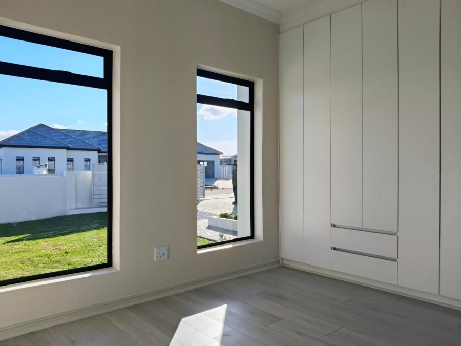 4 Bedroom Property for Sale in Fountains Estate Eastern Cape